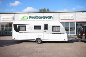 http://procaravan-cdn01.alkali.fi/cufs/pub/vaihtoautot/media/10/6330/1.jpg