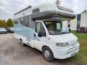 http://services.netwheels.fi/NWAutokuvat/20456080AG/AYU386_1.JPG